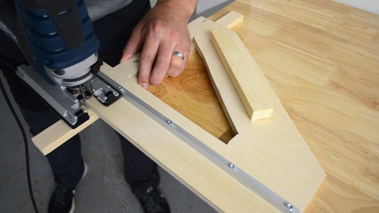 Jigs For Guide Rails How To Make a DIY Jigsaw Guide Rail (Straight, Clean Cuts Made Easy ...