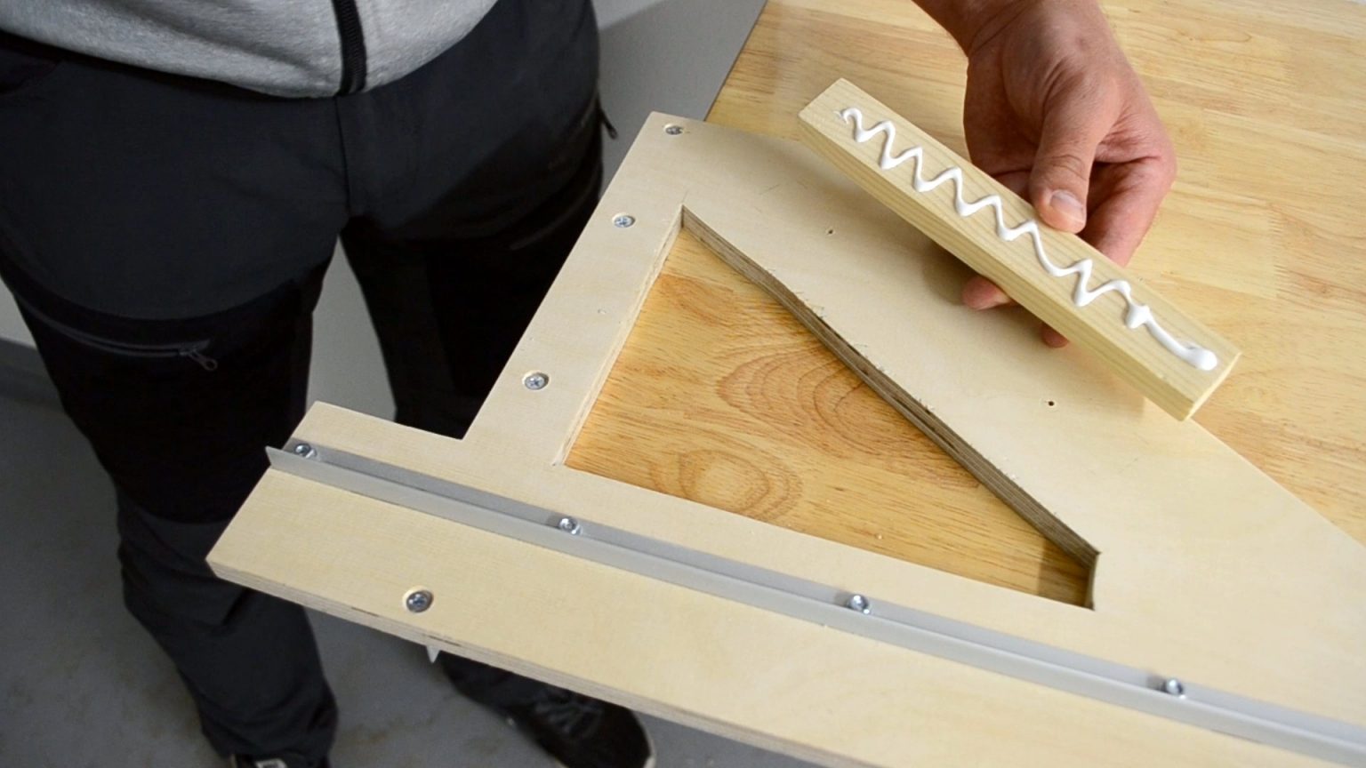 How To Make a Jigsaw Guide and Crosscut Jig AllFlavor