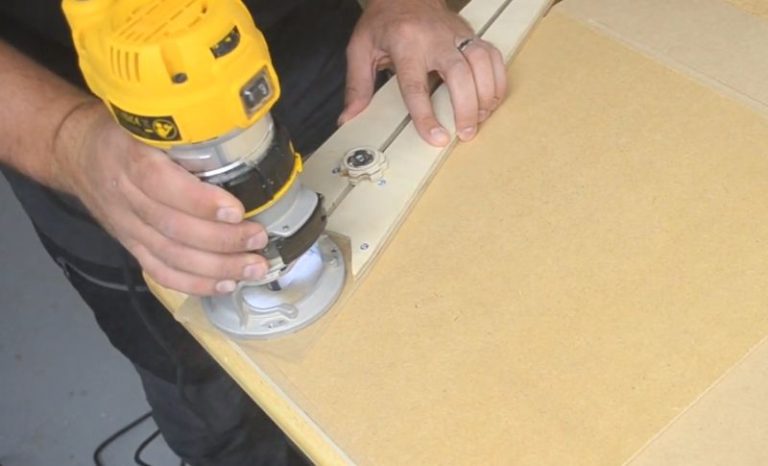 Router circle jig mounted to a DeWalt router, designed for handheld use.