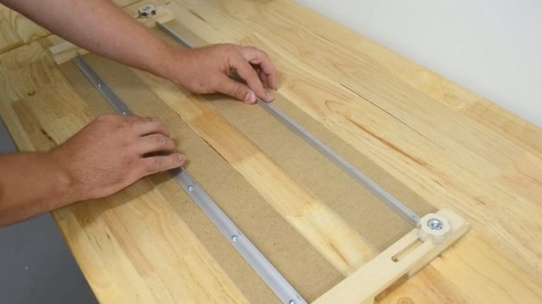 Adjustable router dado jig made from MDF and aluminum with wooden knobs