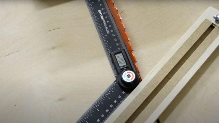 Verifying the 120 degree angle between the hexagon jig fence and the saw blade using a digital gauge