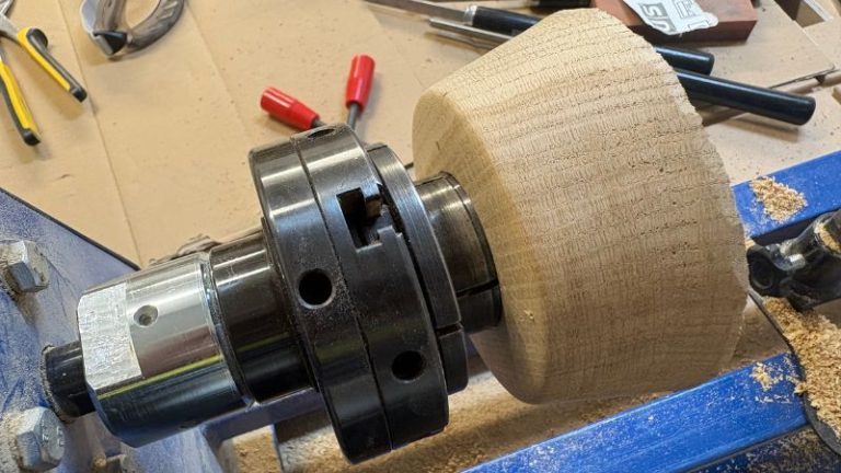 Tightening the chuck evenly with a key to secure the bowl blank