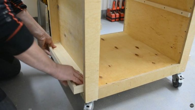 Mounting small side shelves on a DIY planer stand for glue bottles and drill batteries.