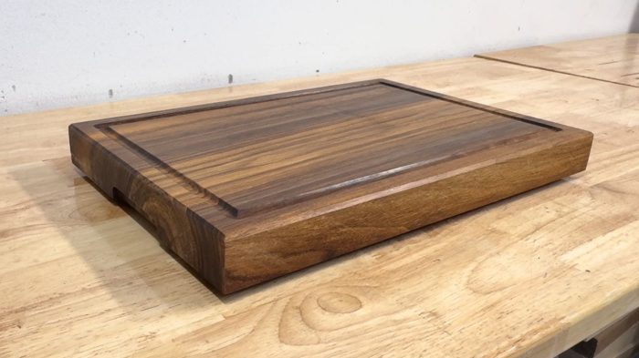 walnut-cutting-board-for-beginners-finished-1 Walnut cutting board for beginners finished with a juice groove, beveled edges, and side handles.